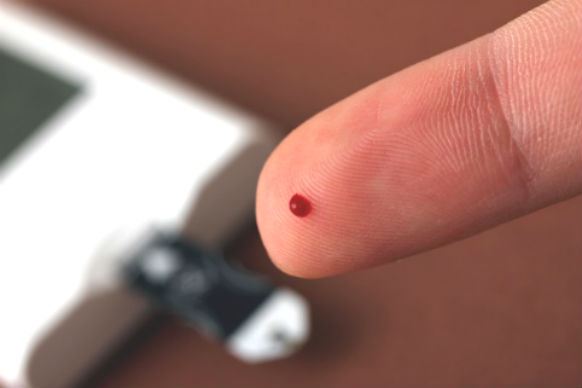 Измерения уровня глюкозы в крови из пальца: правила и рекомендации